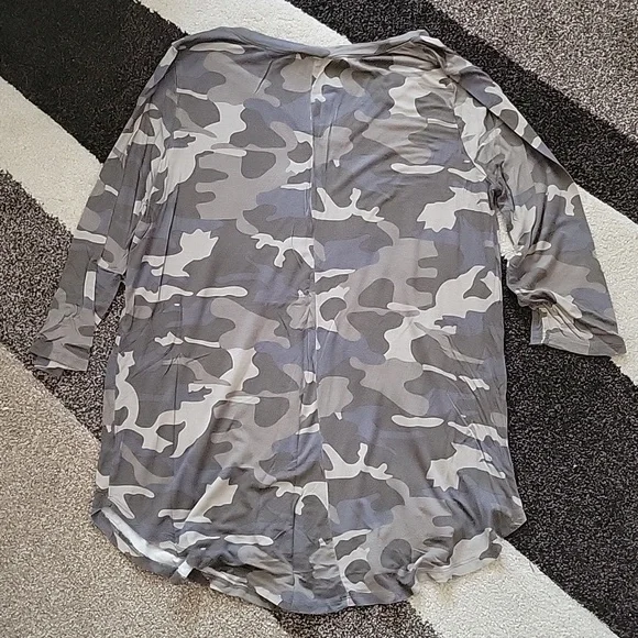 Zenana 3/4 Sleeve Camo Top - Picture 4 of 4